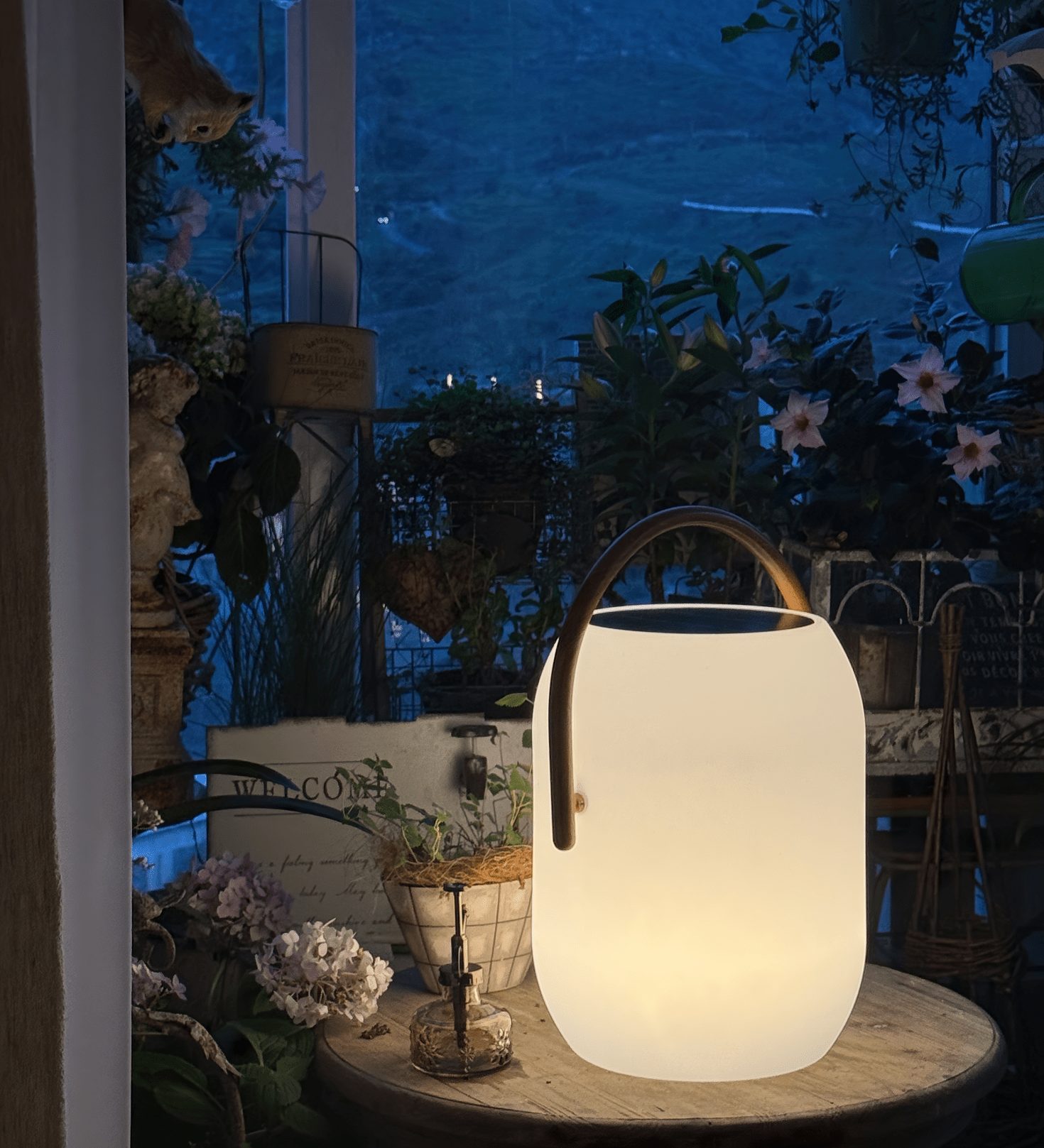 Noria Soft Glow Solar Lantern