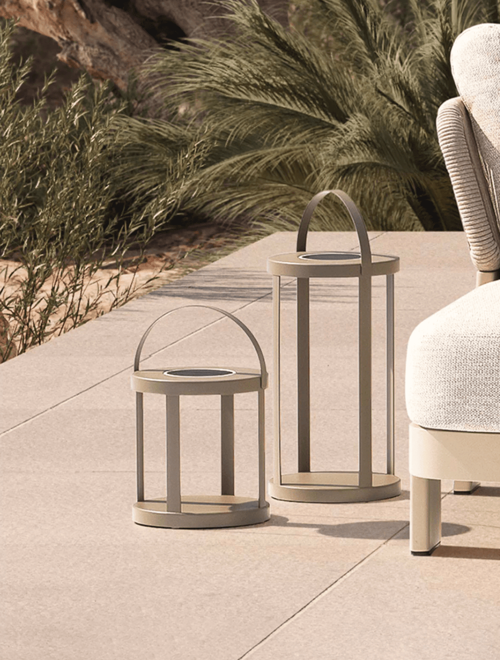 Nuvoro Linear Carry Solar Outdoor Lantern