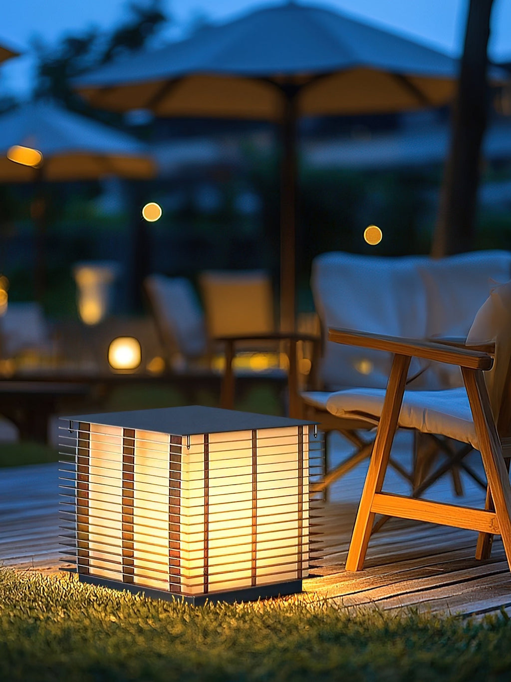 Grid Louvered Garden Light