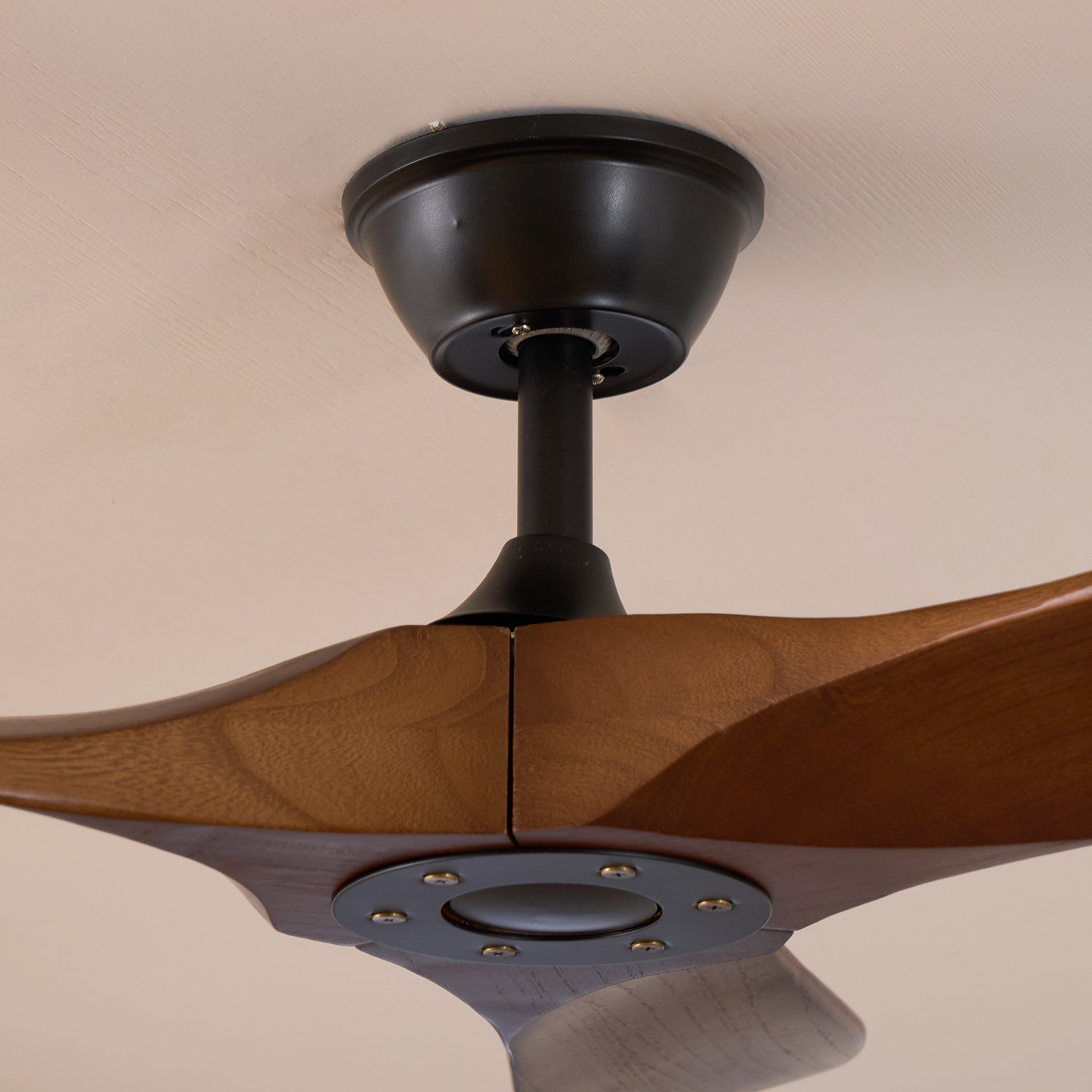 Sleek Aero Blade Modern Ceiling Fan