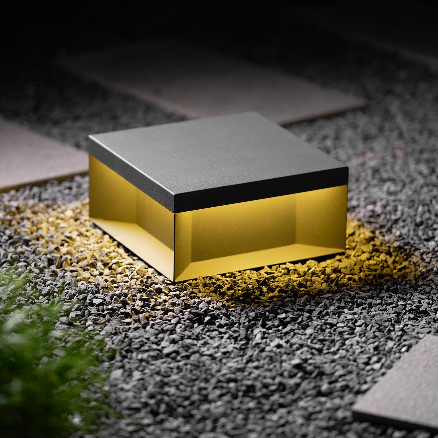 Obsidian Box Post Light