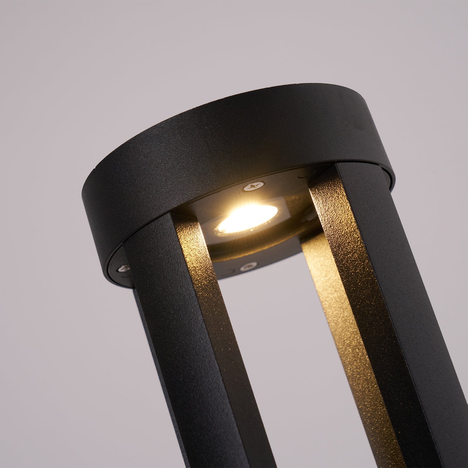 Vanta Cylindrical Path Light