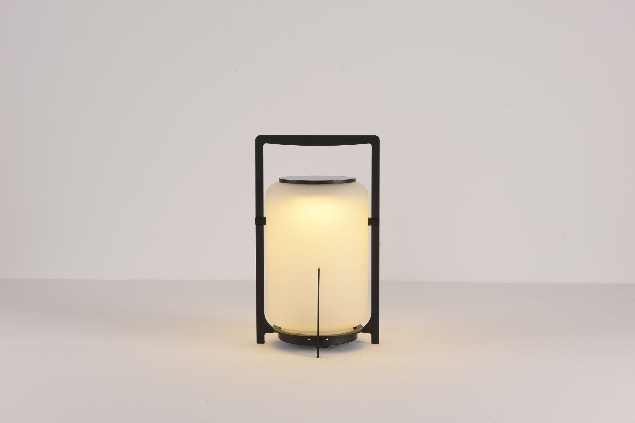 Twilight Sculpted Solar Lantern Lamp