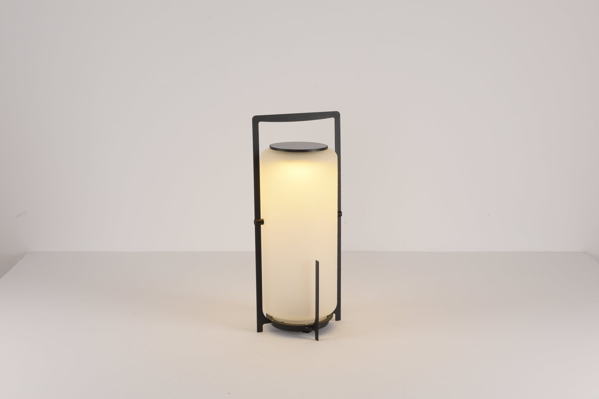 Twilight Sculpted Solar Lantern Lamp