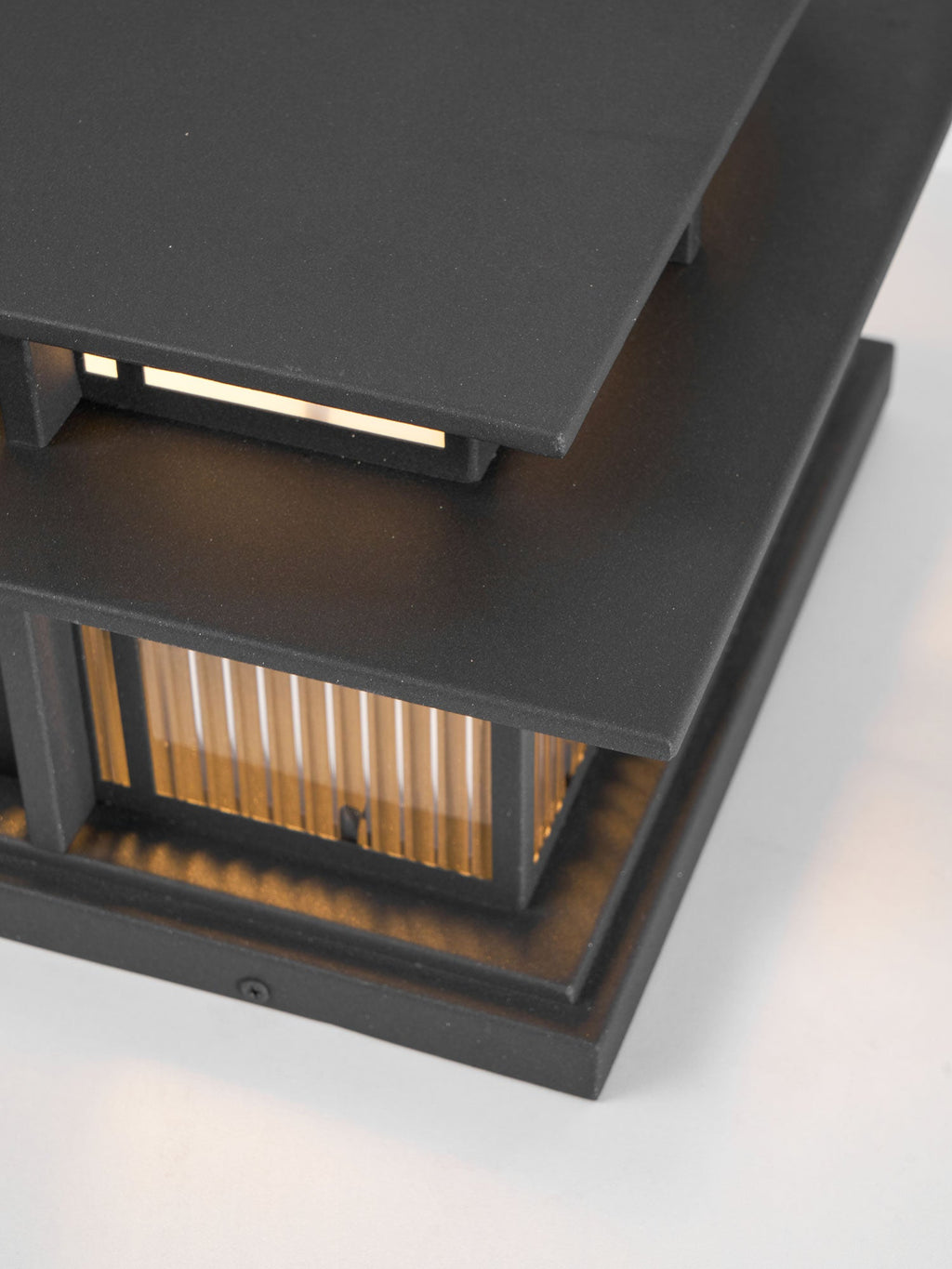 Boilyn Mono Pillar Light