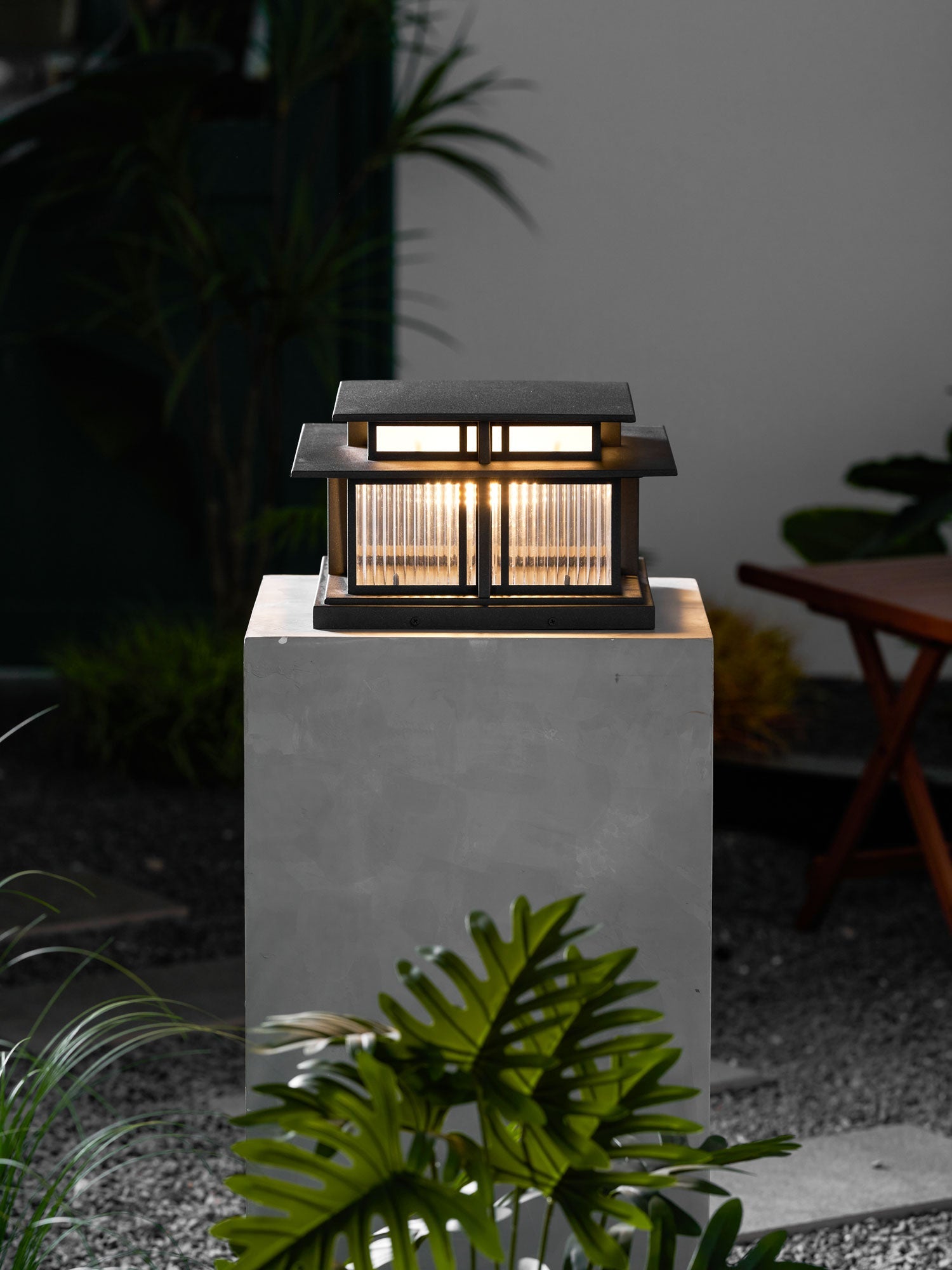 Boilyn Mono Pillar Light