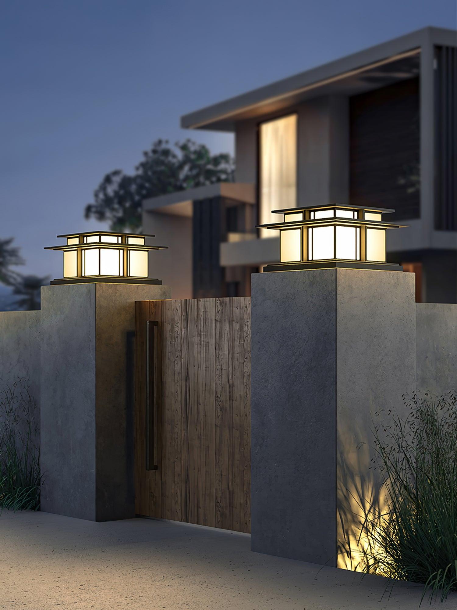 Boilyn Mono Pillar Light