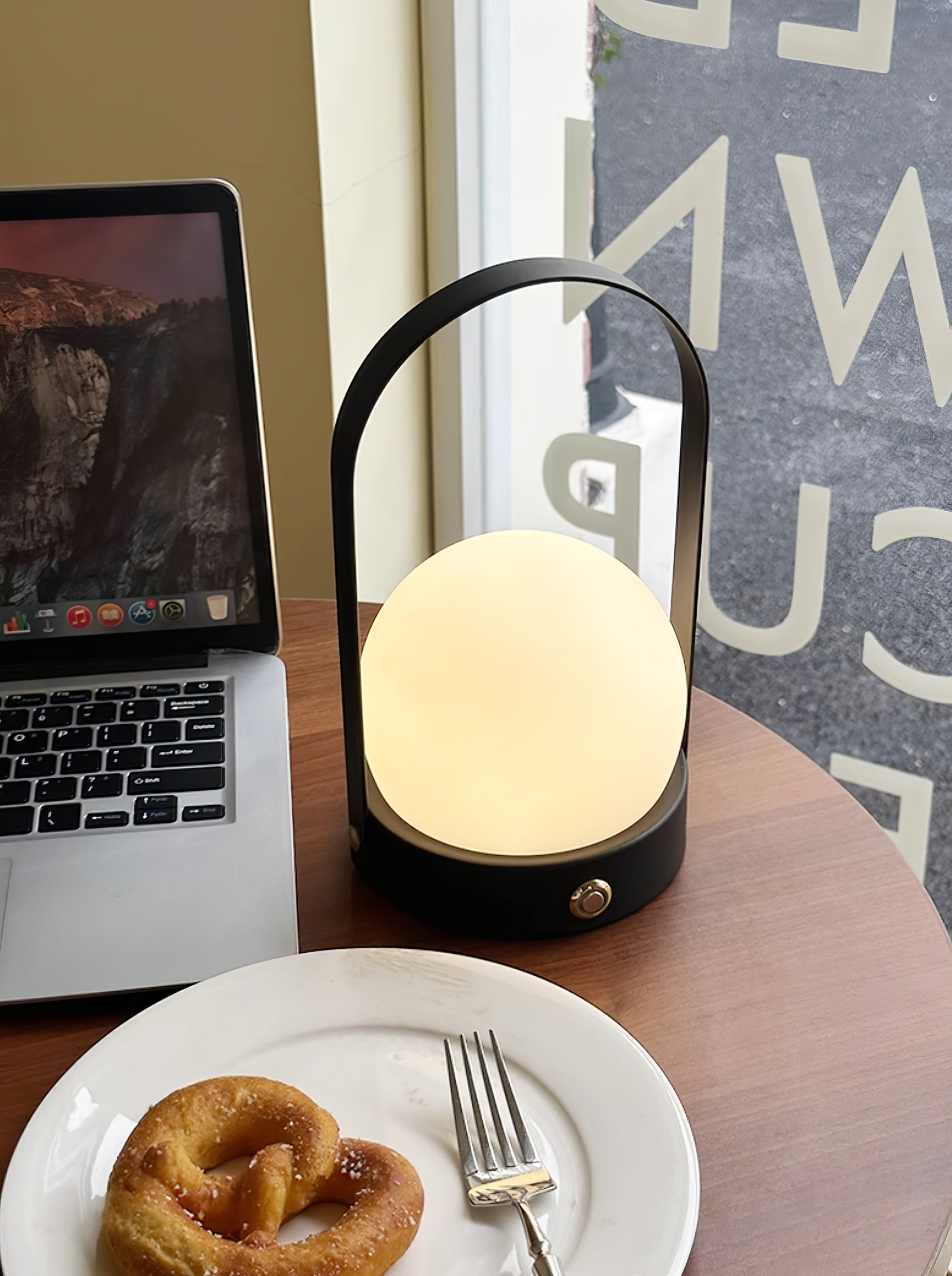 Arc Sculpted Table Lamp