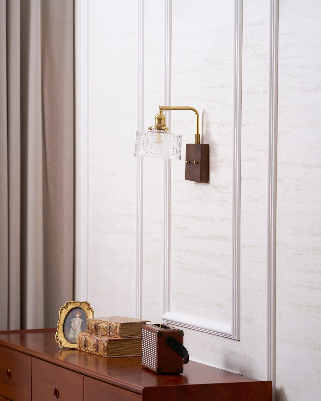 Cavella Fish-Scale Glass Wall Sconce