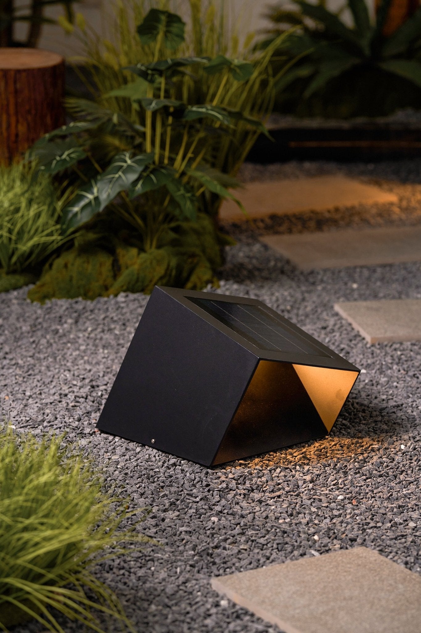 Nox Cube Solar Outdoor Light