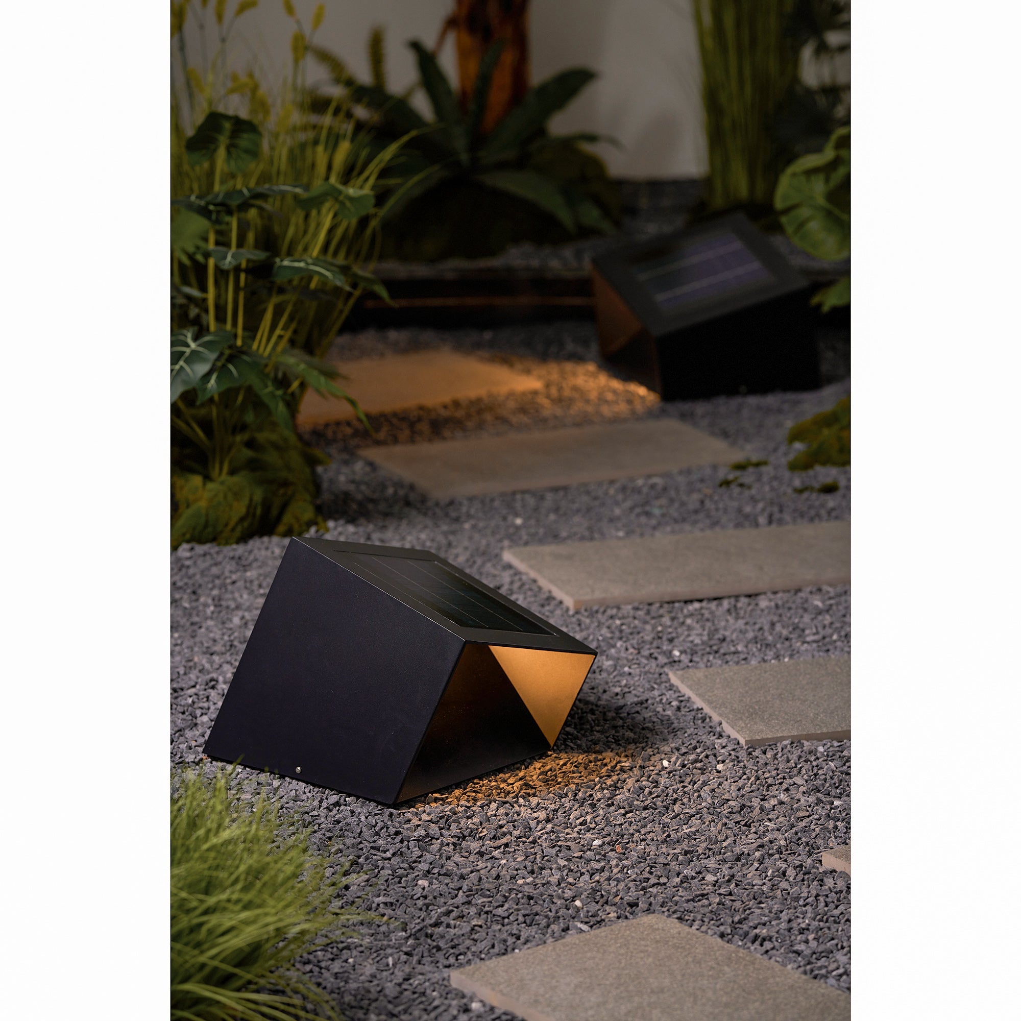 Nox Cube Solar Outdoor Light