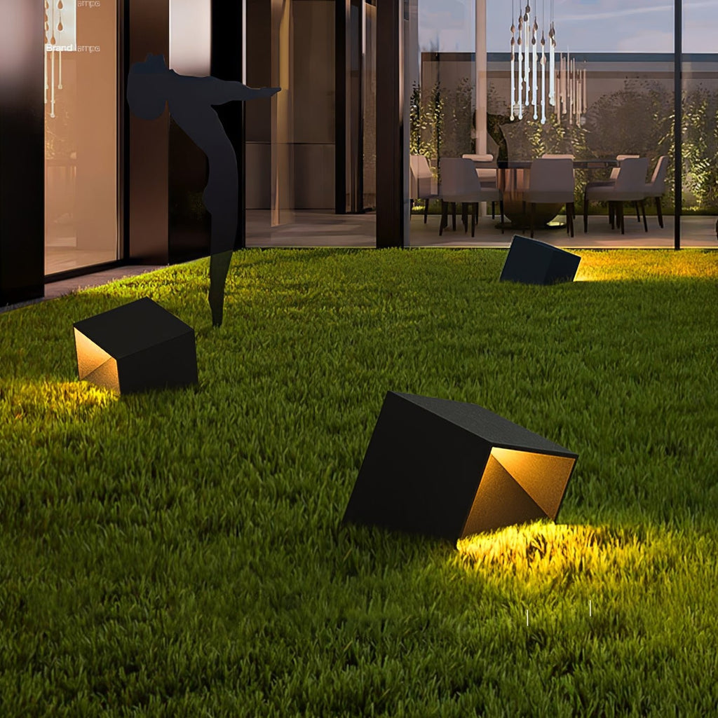 Nox Cube Solar Outdoor Light