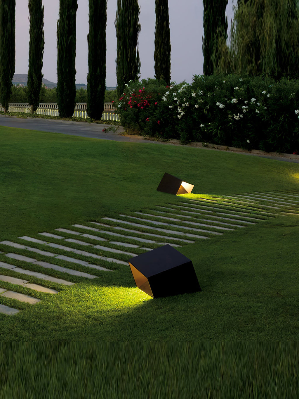 Nox Cube Solar Outdoor Light