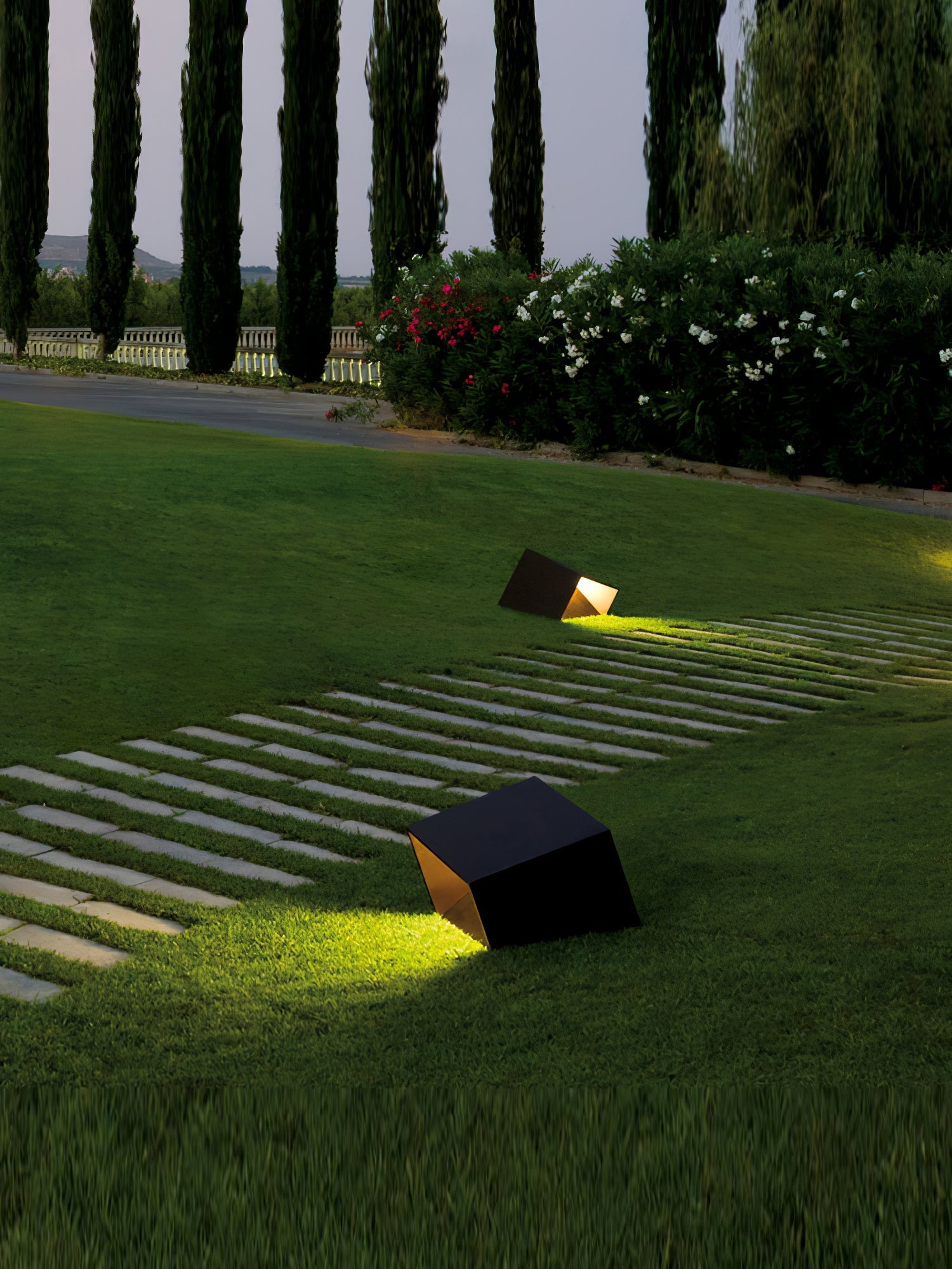 Nox Cube Solar Outdoor Light