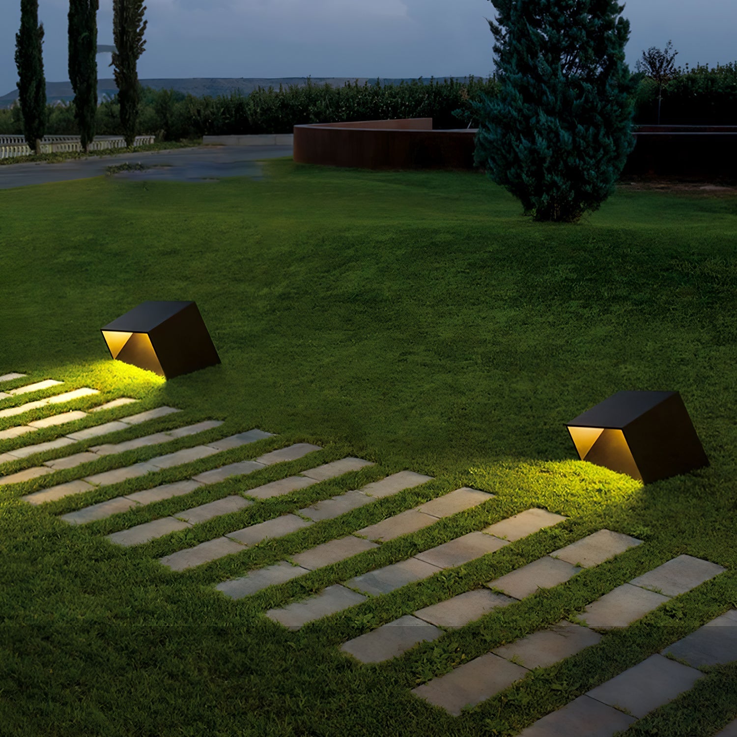 Nox Cube Solar Outdoor Light