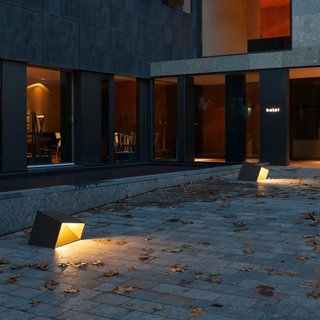 Nox Cube Solar Outdoor Light