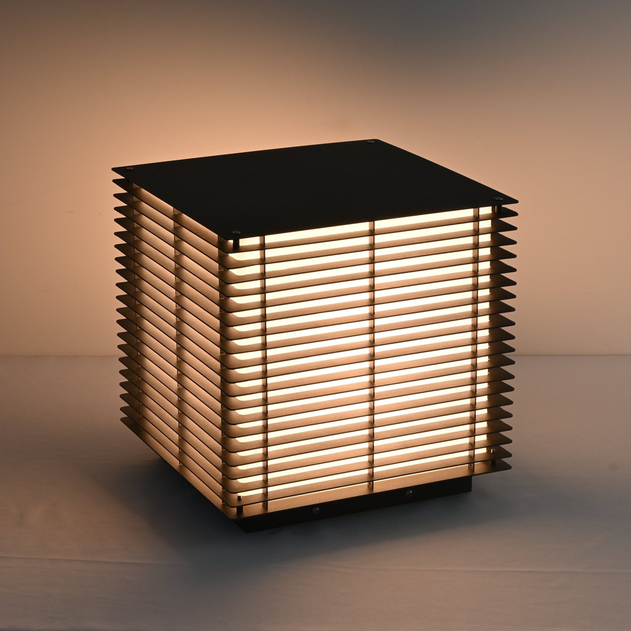 Grid Louvered Garden Light