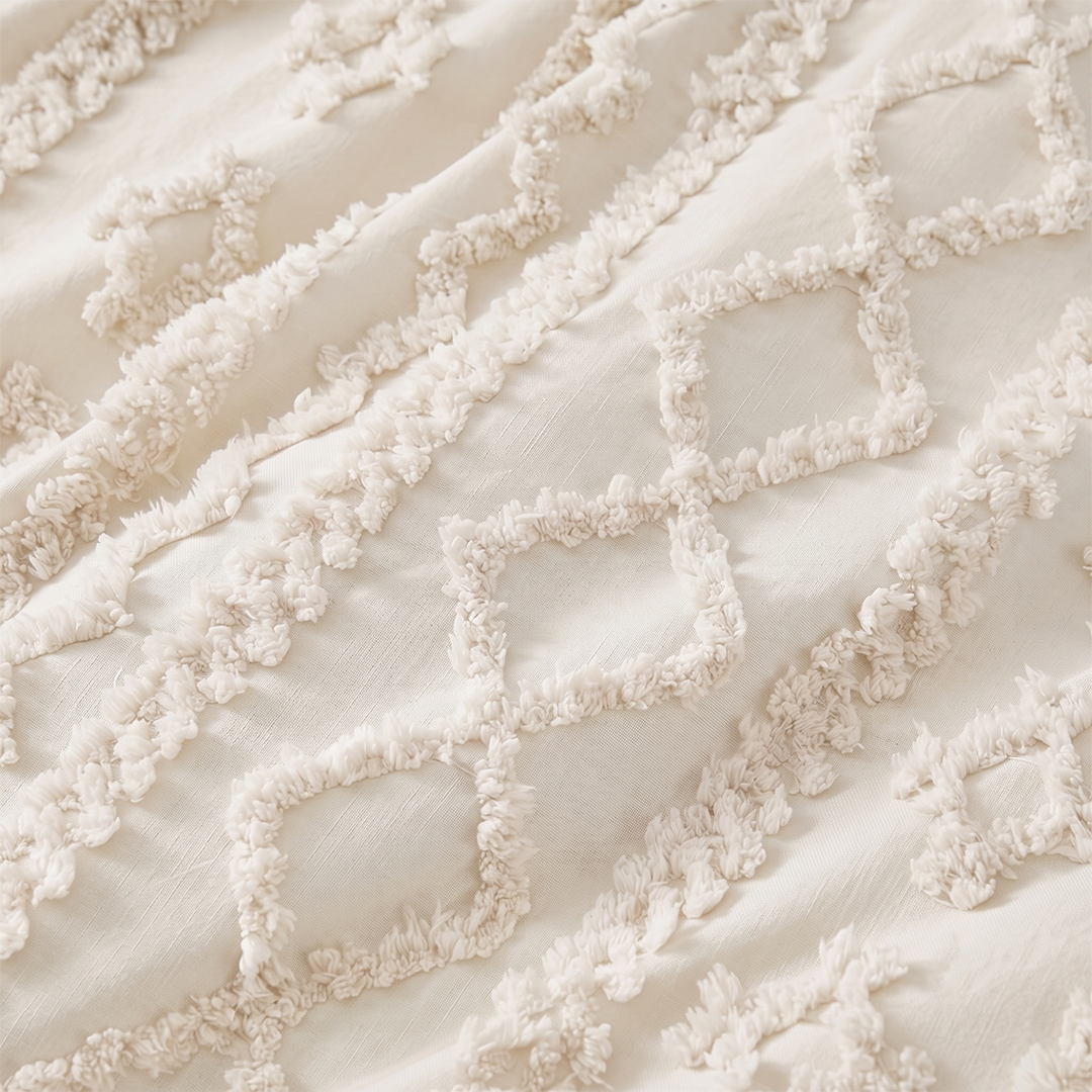 Tufted comforter detail, Ivory