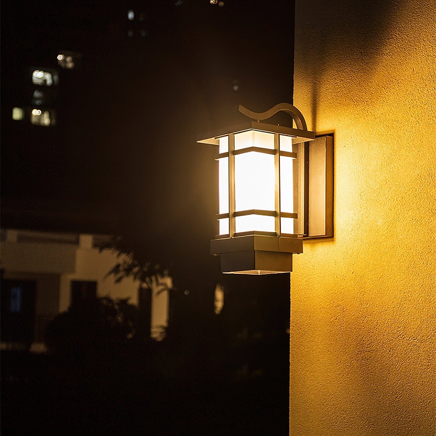 Madison Heritage Lantern Wall Light