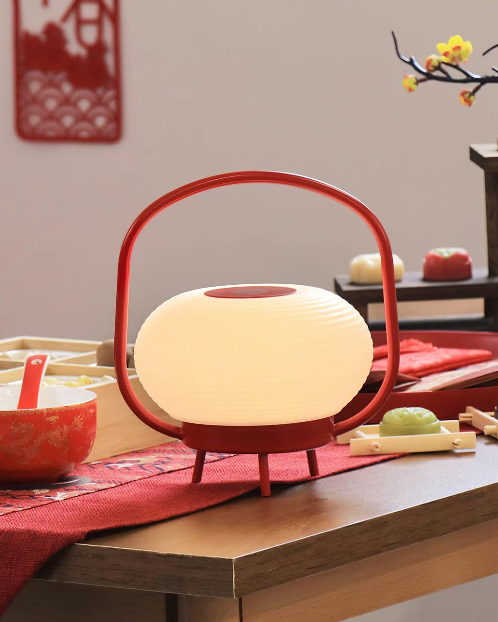 Masker Sculpted Globe Table Light