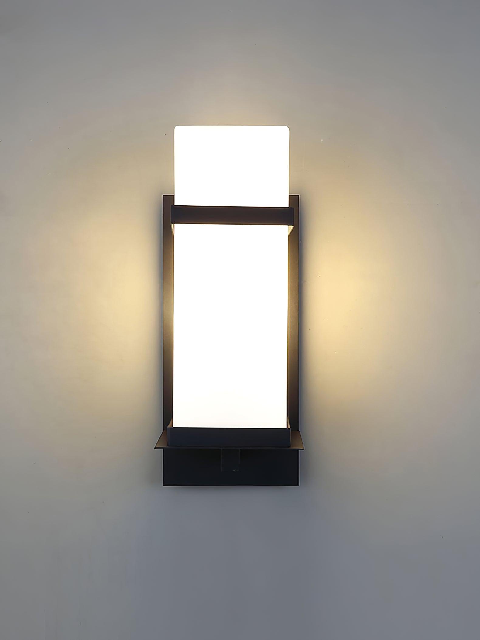 Mcdade Strata Minimal Wall Light
