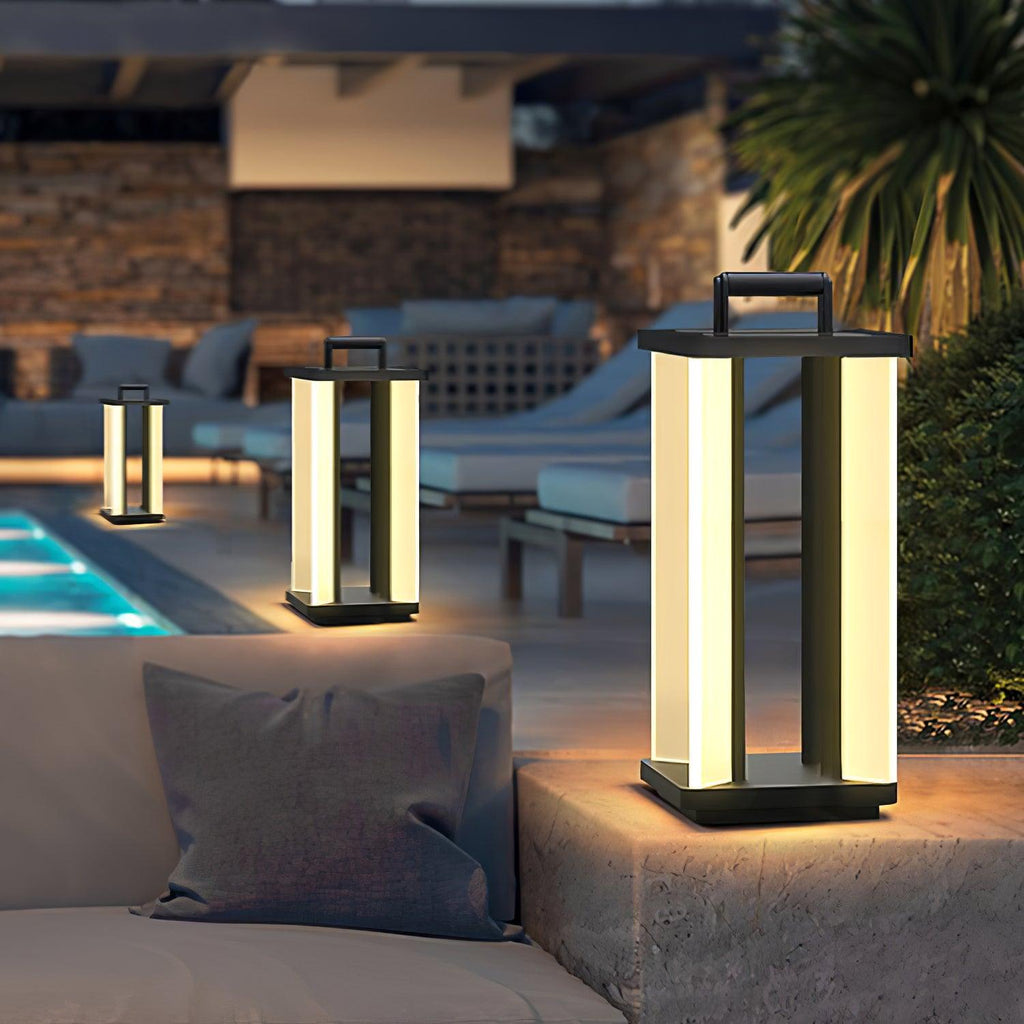 MetroLuxe Minimal Steel Walkway Light
