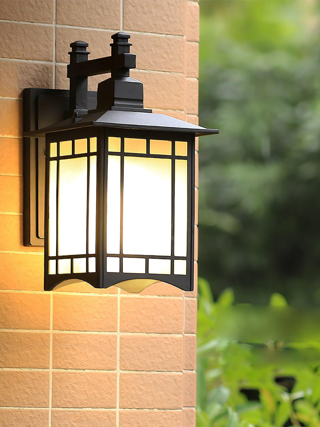 Orm House Minimal Arc Wall Light