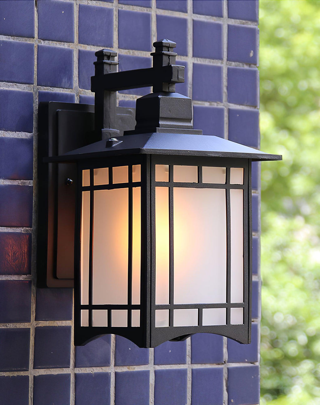 Orm House Minimal Arc Wall Light