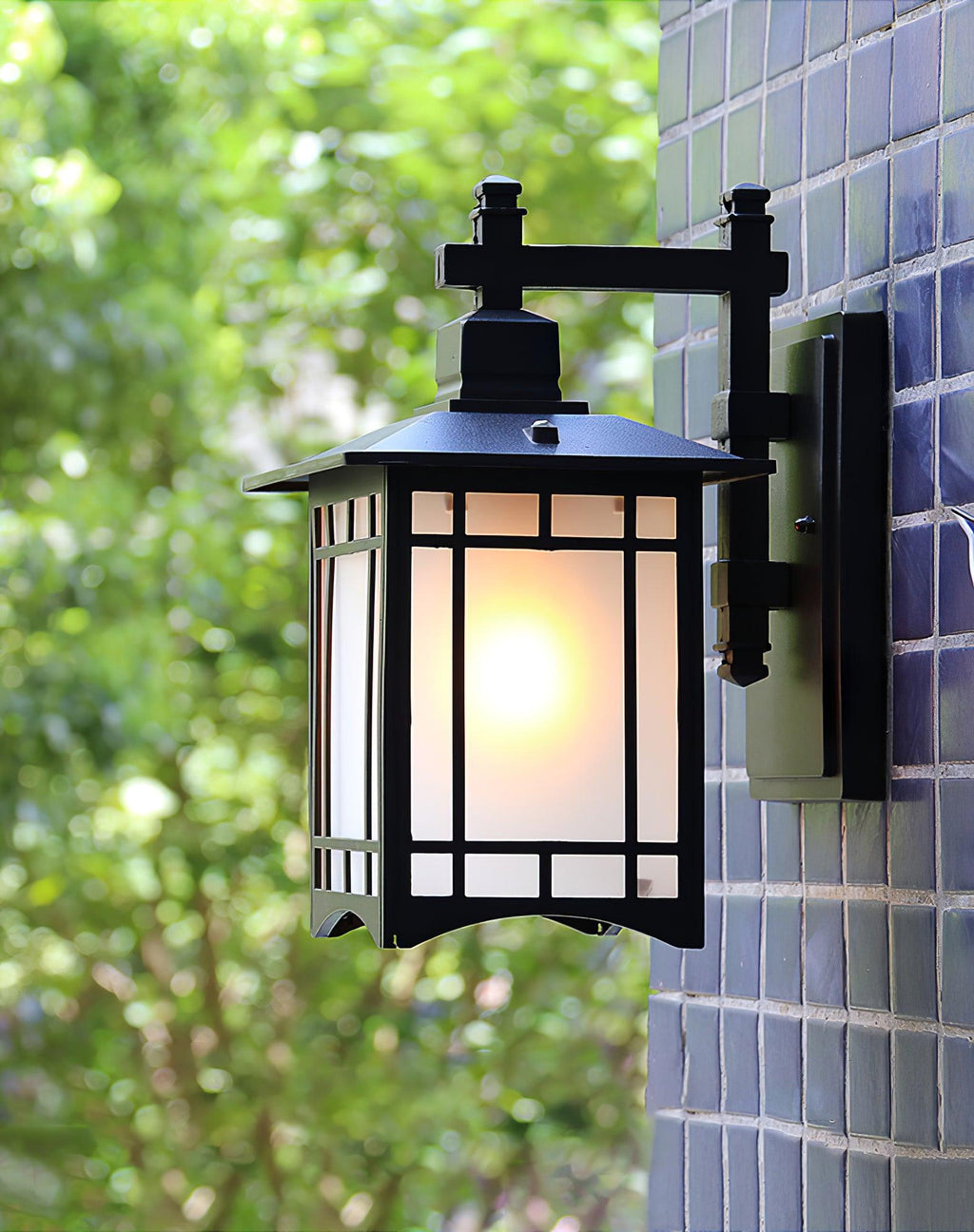 Orm House Minimal Arc Wall Light