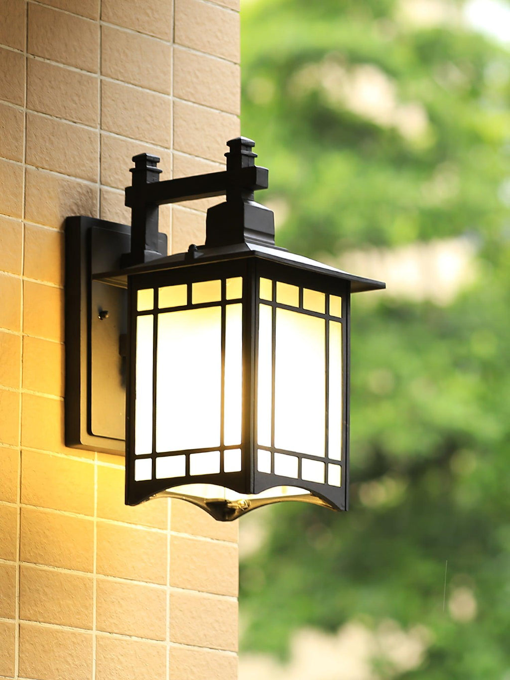 Orm House Minimal Arc Wall Light