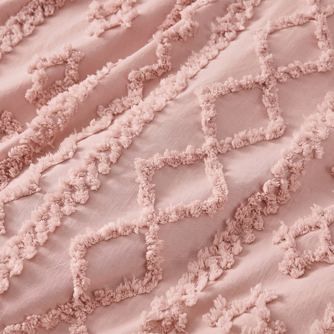 Tufted comforter detail, Pink
