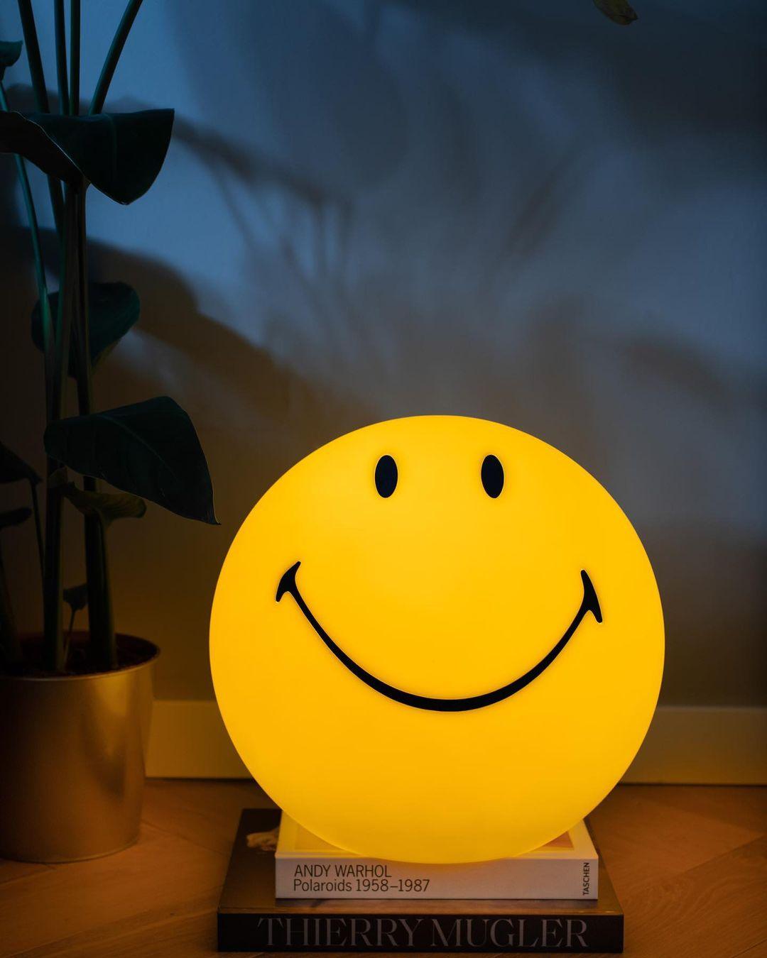 Sol Smile Soft Table Lamp
