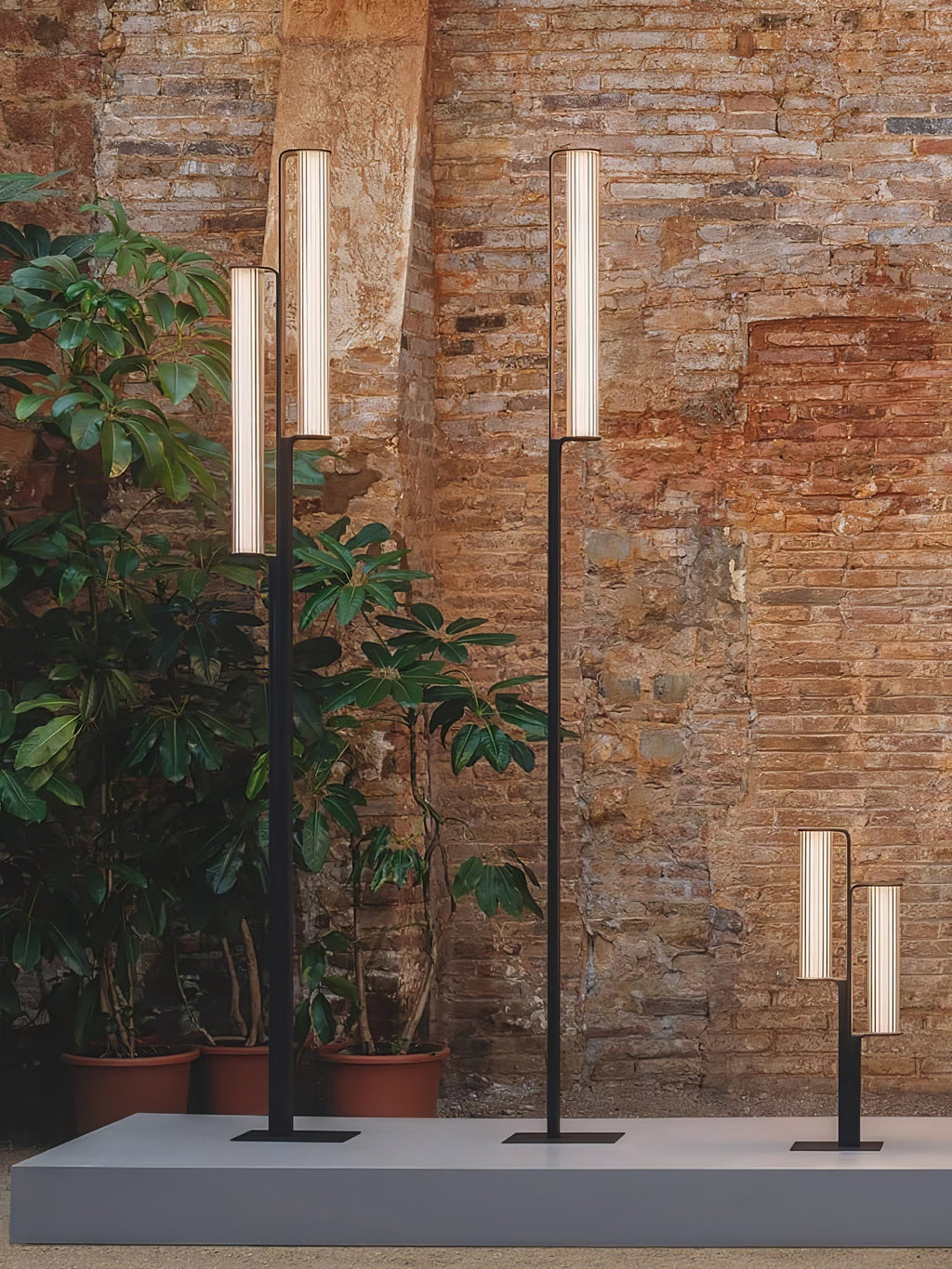 Lumo Arc Architectural Path Light