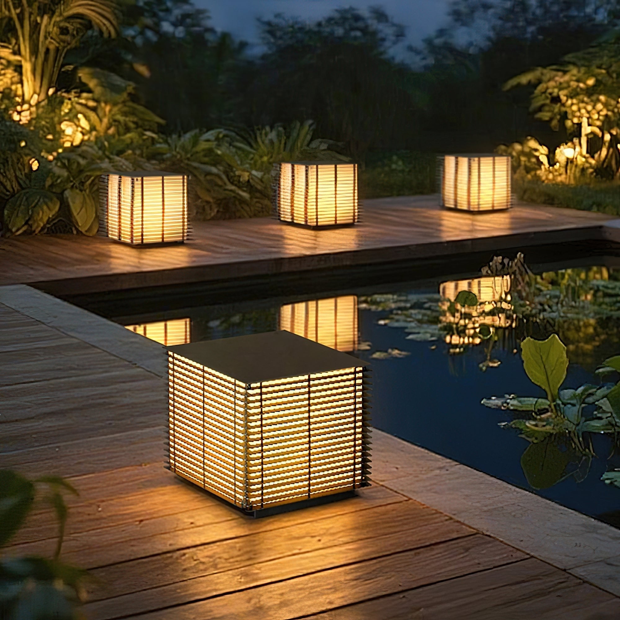Grid Louvered Garden Light
